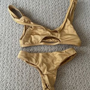 San Lorenzo yellow bikini